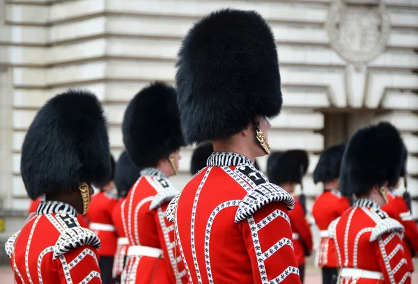 Brytyjska królewska gwardia w Pałacu Buckingham — Zdjęcie stockowe