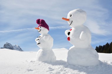 İsviçre Alpleri karşı kardan adam