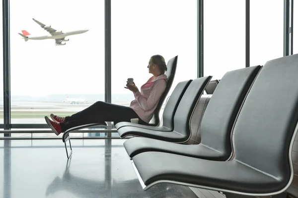 Girl at the airport window — Stock Photo, Image