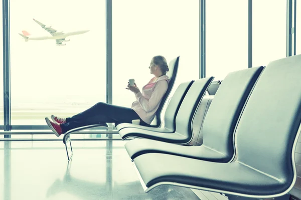 Girl at the airport window — Stock Photo, Image