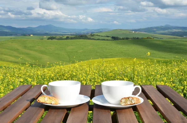 Káva a cantuccini v toskánském — Stock fotografie