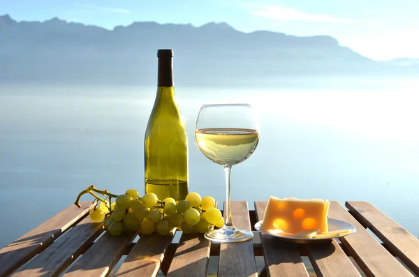 Wine, cheese and grapes , Switzerland — Stock Photo, Image