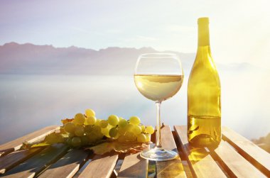 şarap ve üzüm karşı Cenevre Gölü