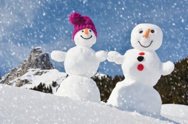 Alp sahne karşı kardan adam