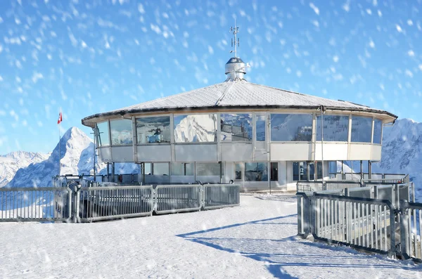 På toppen av Schilthorn-fjellet – stockfoto