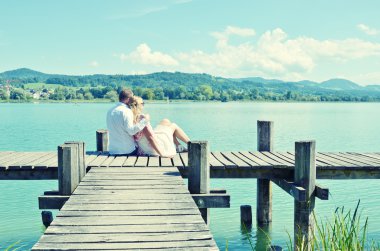 ahşap iskelede Çift