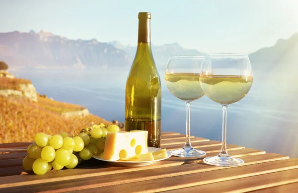 White Wine with cheese on table — Stock Photo, Image