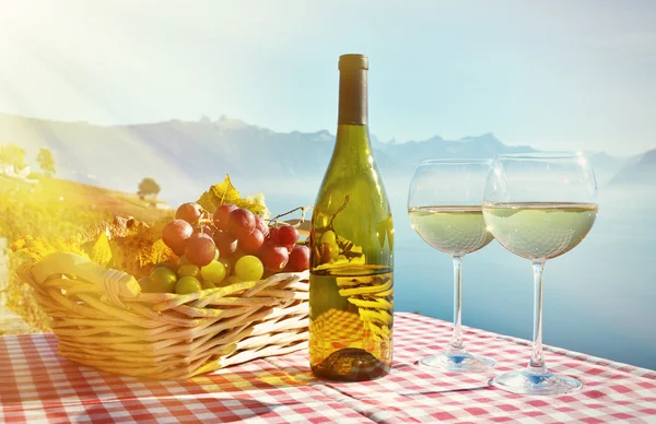 Wine with grapes on table — Stock Photo, Image