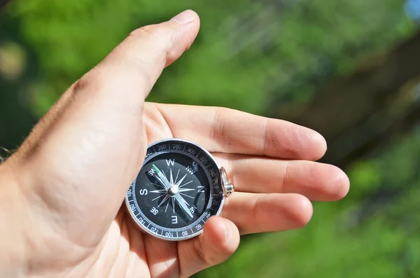 Ročník kompas v ruce — Stock fotografie