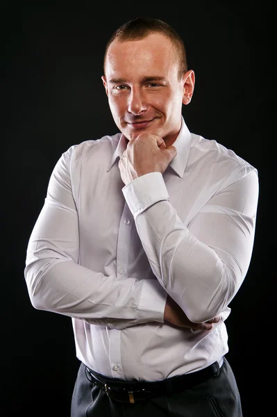 Business man in white shirt standing over dark background. — Stock Photo, Image