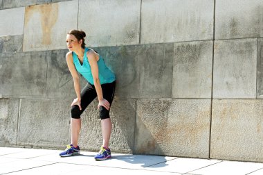 Şehirde çalıştırdıktan sonra istirahat kadın uygun. Koşucu.