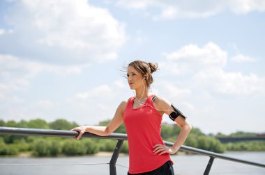 Çalışma dinleme müzik sonra istirahat kadın jogger uygun.