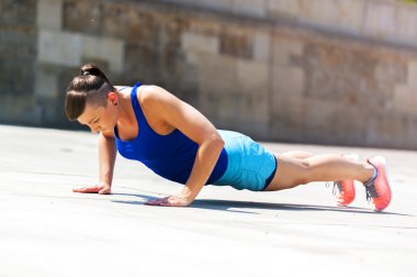 Açık şınav kadın. 