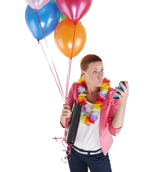 Kvinna med ballonger över vit bakgrund chock — Stockfoto