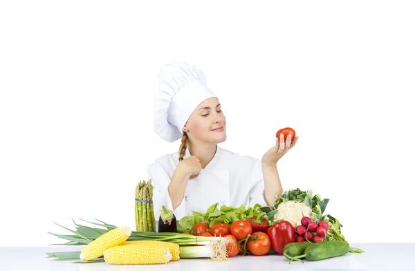 Schöne junge Köchin Frau zubereiten und dekorieren leckeres Essen in — Stockfoto