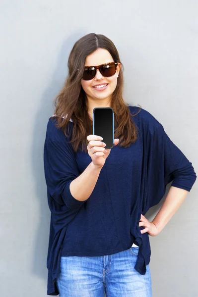 Cheerful woman talking photo on the phone in the street casual o — Stock Photo, Image