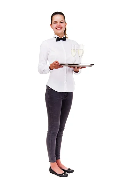 Vrouw in Ober uniforme holding lade en bril met champagne, — Stockfoto