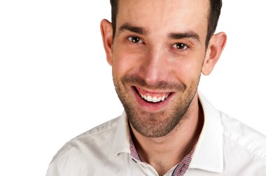 Zeki bir genç adam ile beyaz arka plan ayakta portresi
