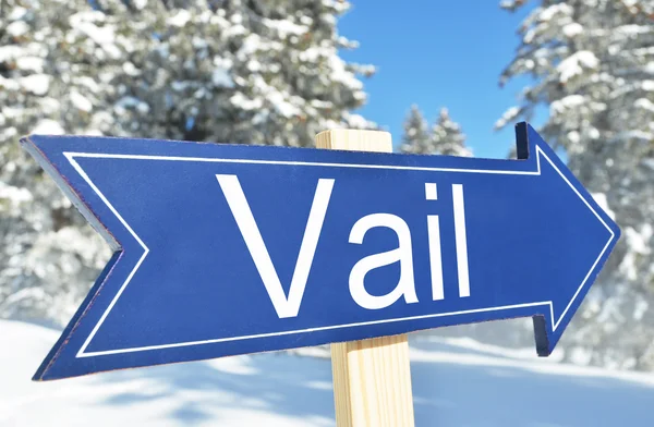 Vail flecha sobre el bosque de montaña — Foto de Stock