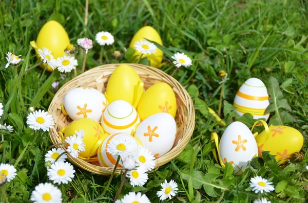 Easter eggs in basket — Stock Photo, Image