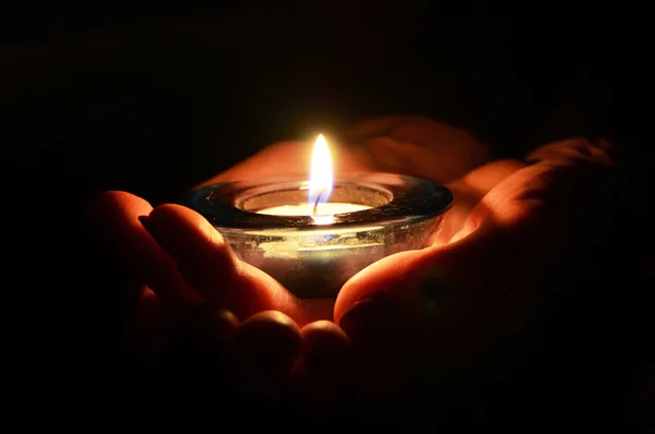 Candle in the hand — Stock Photo, Image