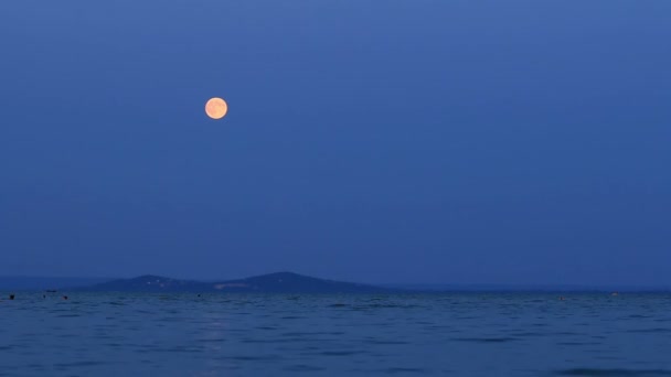 Sur la plage de Hongrie 