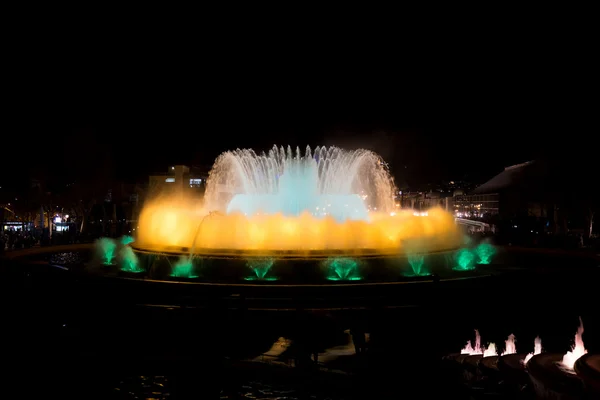 La famosa Fuente de Montjuic en Barcelona — Foto de Stock