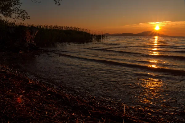 헝가리의 호수 Balaton에 일출 — 스톡 사진