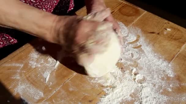 Pasta fatta in casa in cucina — Video Stock