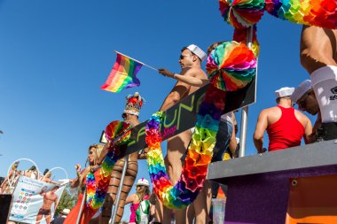 Lezbiyen, gey, biseksüel ve transseksüel insanların gururu