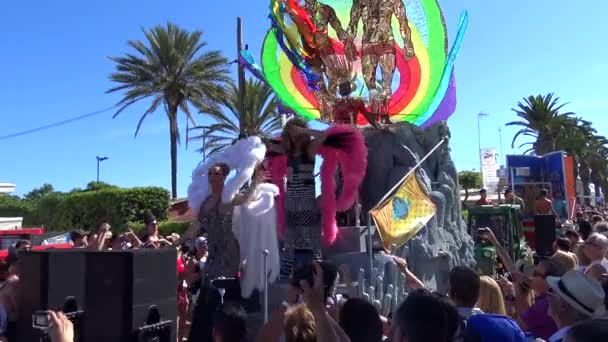女同性恋者、 男同性恋、 双性恋和变性人在街头的西班牙锡切斯的骄傲 — 图库视频影像