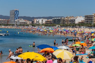 İspanya'da Palamos köyü plajı
