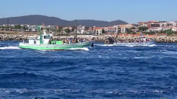 Procesión náutica tradicional de la Virgen del Carmen (santa de los marineros) con barcos de pesca — Vídeos de Stock