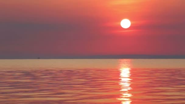 Vacker soluppgång över Balatonsjön — Stockvideo