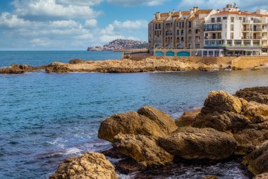İspanya 'nın Katalonya bölgesindeki Costa Brava kıyısındaki küçük L Escala kasabasının ayrıntıları