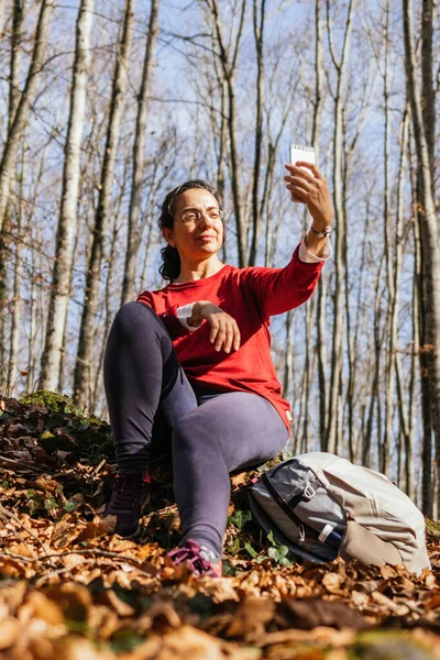 Young Tourist Woman Take Picture Autumn Forest Mobile Phone — Stock Photo, Image