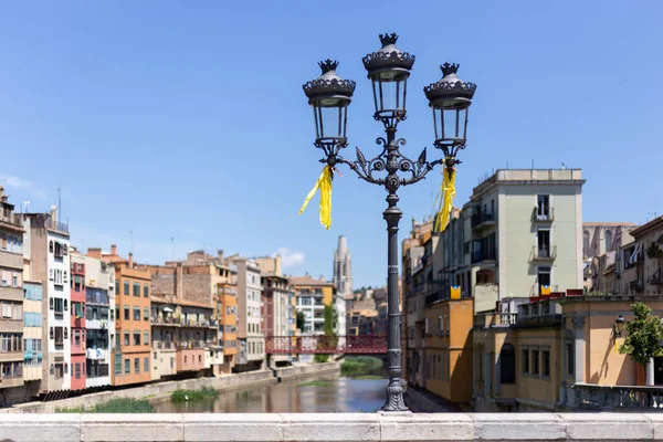 Ozdobna Lampa Uliczna Hiszpańskim Mieście Girona — Zdjęcie stockowe