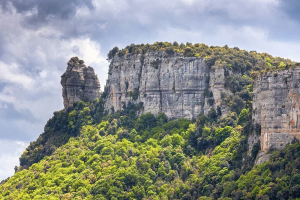 Spanya Dan Güzel Bir Vadi Köy Yakınlarında Bulutlu Bir Günde — Stok fotoğraf