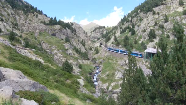 Cogwheel Railway Valley Nuria Catalan Pyrenees Vall Nuria Catalonië Van — Stockvideo