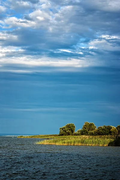 夏の雲が素敵なハンガリーのバラトン湖 — ストック写真