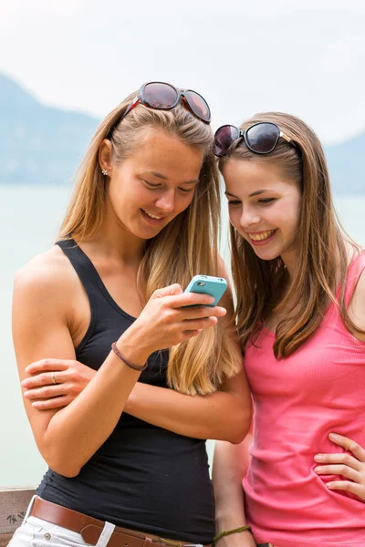 Two young girls — Stock Photo, Image