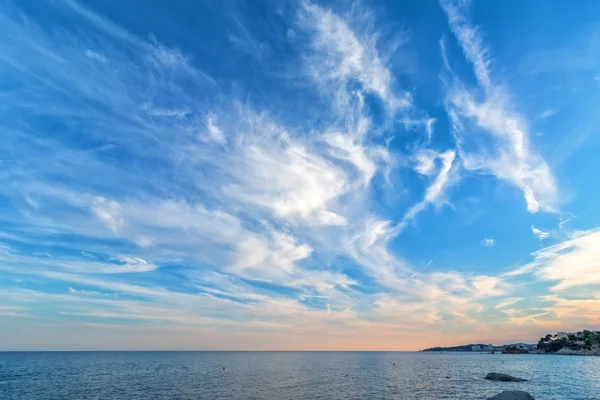 Nuages cumulus blancs — Photo