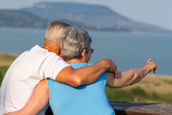 Senior couple looking for something — Stock Photo, Image