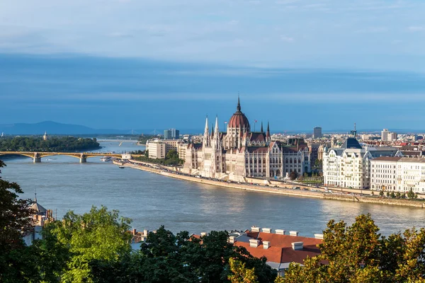 Budapester Landschaft mit Parlament — Stockfoto