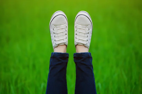 Pés erguidos em mocassins — Fotografia de Stock