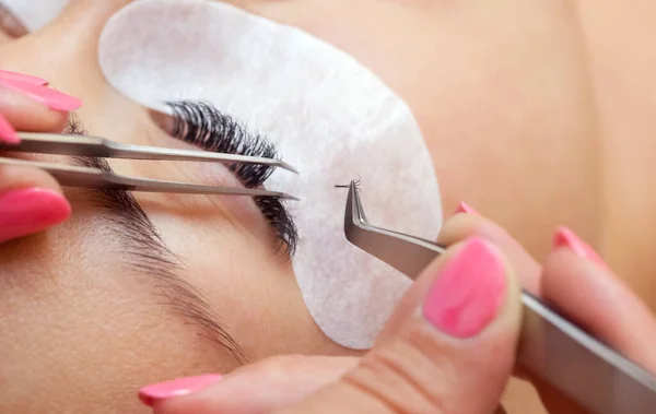 Beautiful Woman Long Eyelashes Beauty Salon Eyelash Extension Procedure Lashes — Stock Photo, Image