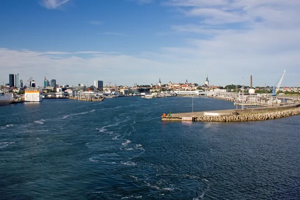 Tallinn deniz manzarası. Yolcu bağlantı noktası