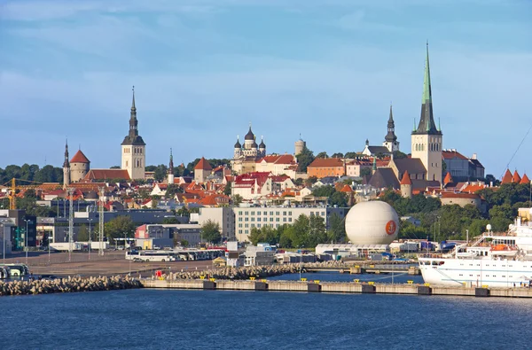 Weergave van Tallinn van de zee. Rechtenvrije Stockfoto's