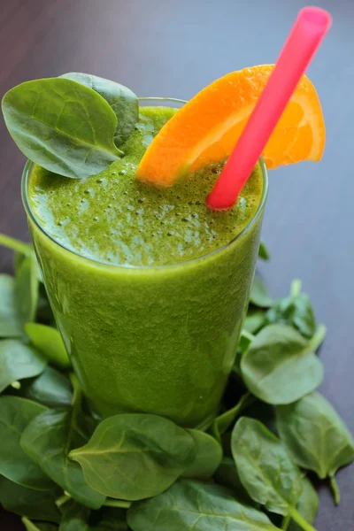 Fresh smoothie with spinach and orange — Stock Photo, Image