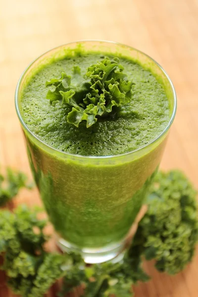 Smoothie med grönkål leafs — Stockfoto